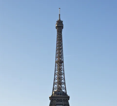 Français : La Tour Eiffel, vue du Champ-de-Mars. Paris. English: Eiffel Tower, from Champ-de-Mars, Paris.