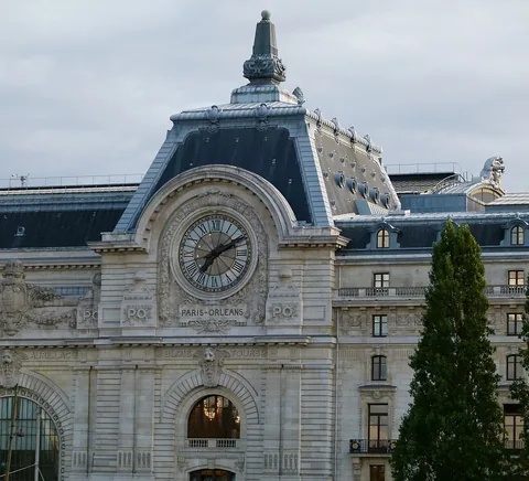 Français : Façade et horloge du Musée d'Orsay